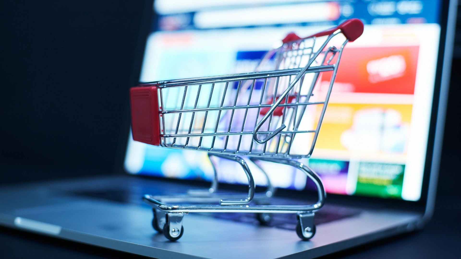 Marketplace development cost and timeline by region
